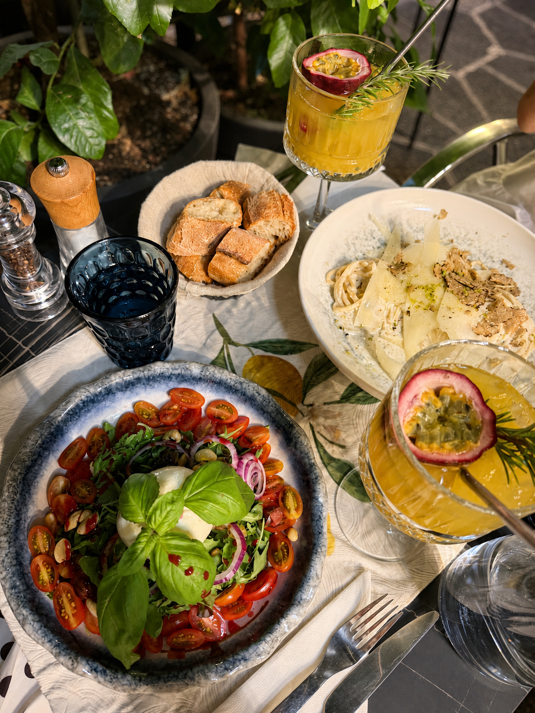 LA. CUCINA — côté cuisine